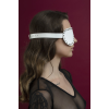 Маска на очі з заклепками Feral Feelings - Blindfold Mask, натуральна шкіра, біла