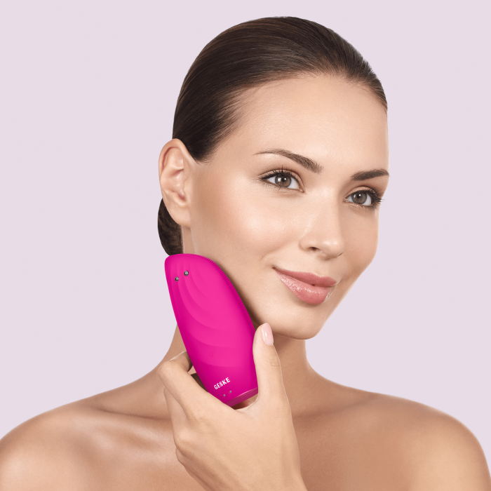 Очищувальна щітка для обличчя GESKE Sonic Thermo Facial Brush&Face-Lifter 8в1 magenta