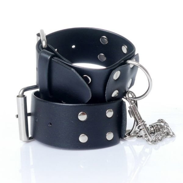 ШКІРЯНІ НАРУЧНИКИ Fetish Boss Series Handcuffs with studs 4 cm