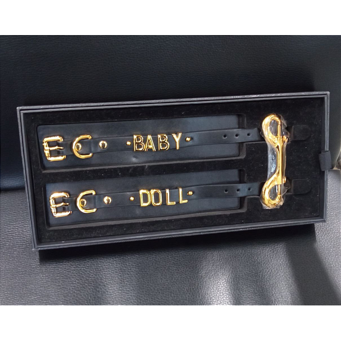Наручники з написом BABY DOLL від UPKO з італійської шкіри, чорні із золотою фурнітурою